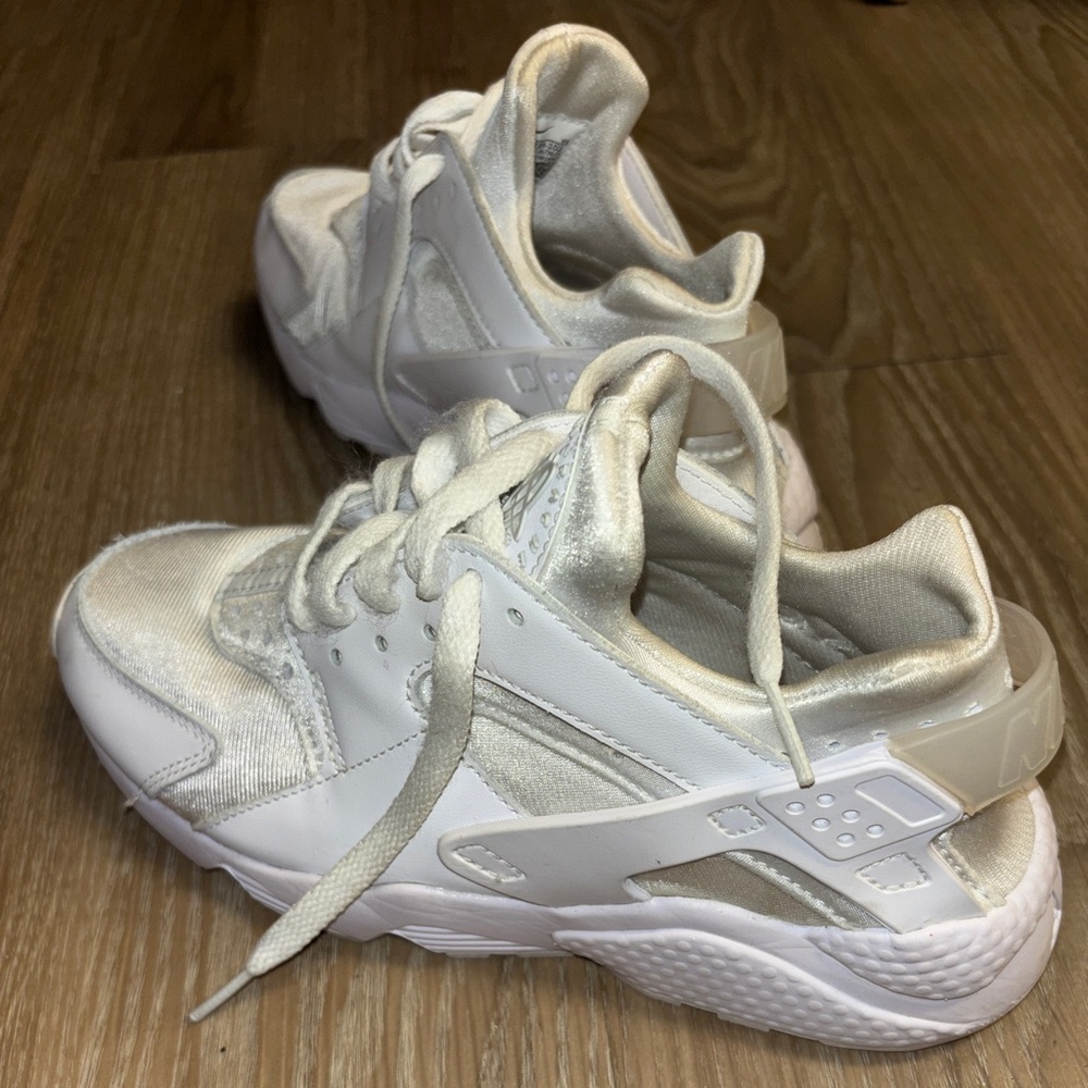 Nike Air Huarache Triple White Out Sneakers Women’s Size 7